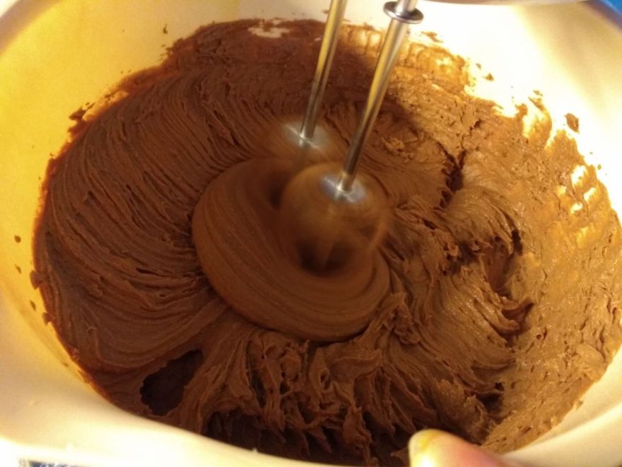 Gluténmentes cupcake csokikrémmel és gyümölccsel