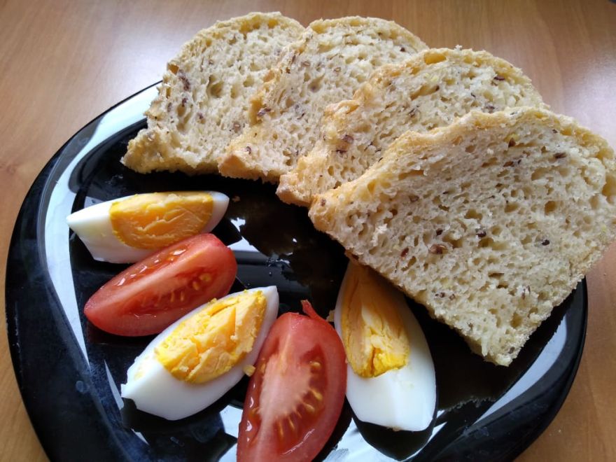 Bezlepkový kváskový bramborový chléb