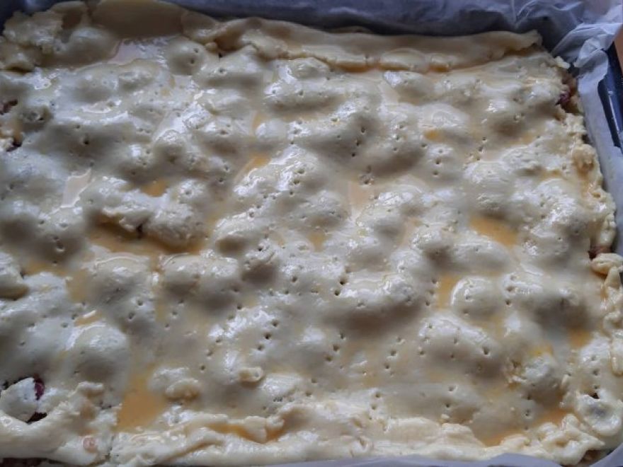 Gluten-free apple pie with cherries