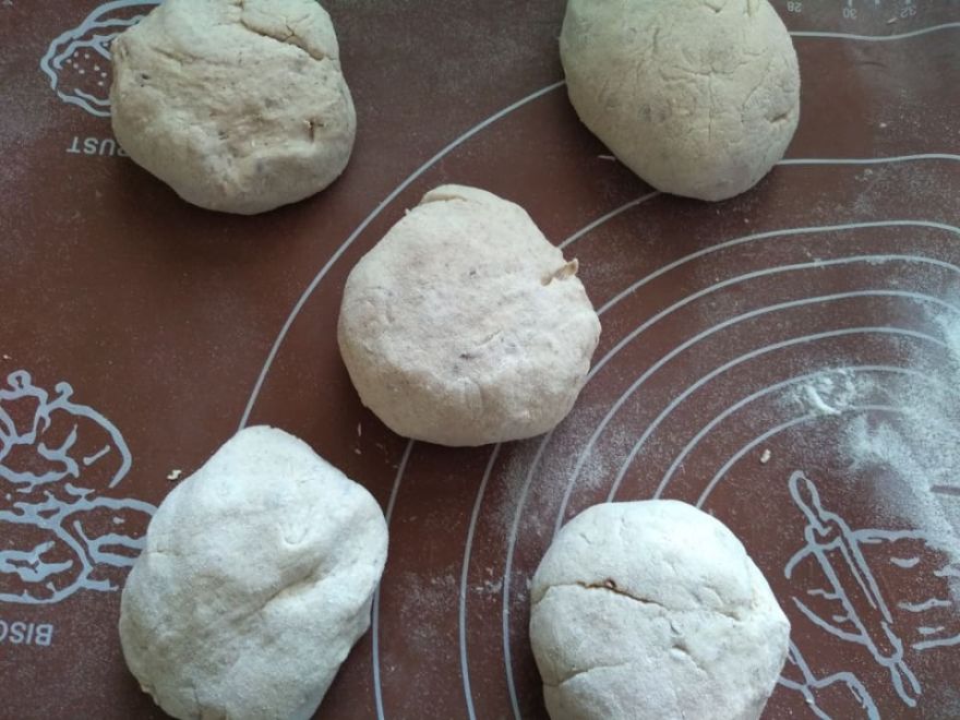 Bezlepkové kváskové tmavé rožky