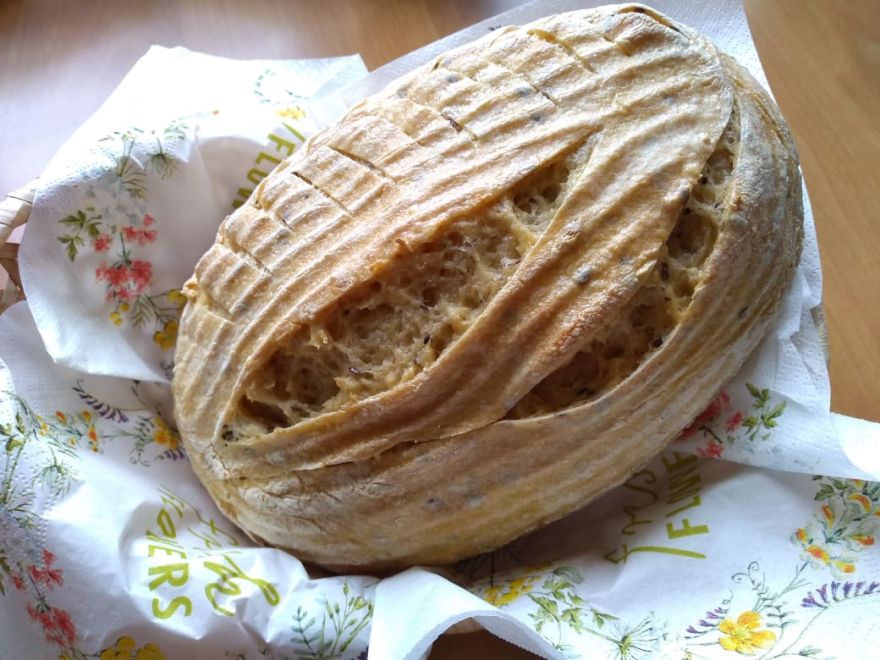 Bezlepkový kváskový bramborový chléb