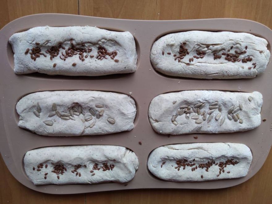 Bezlepkové tmavé kváskové bagety bez rozkvasu