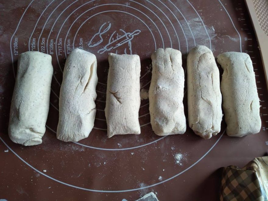 Bezlepkové tmavé kváskové bagety bez rozkvasu