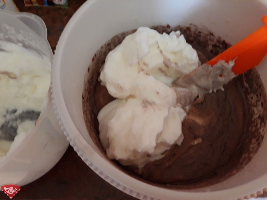 Dort s mascarpone - čokoládovou nádivkou