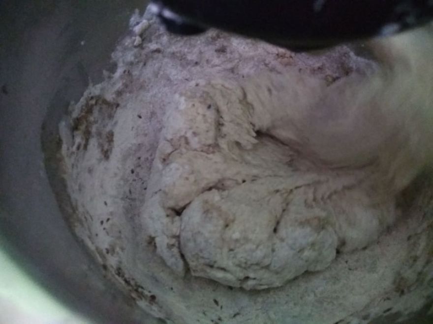 Bezlepkové kváskové tmavé rožky