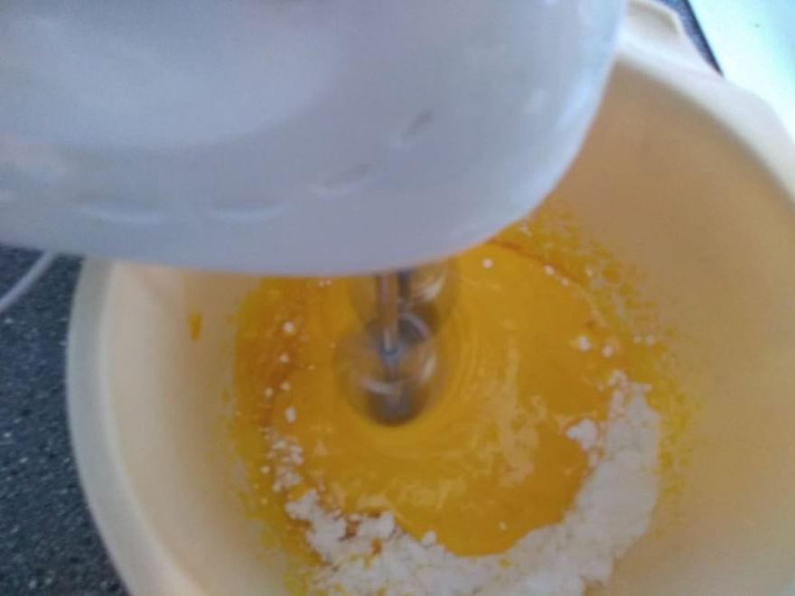 Bezlepkové žloutkové řezy s krémem