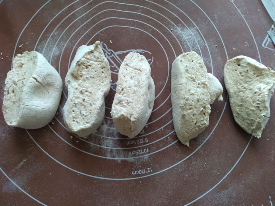 Bezlepkové kváskové tmavé rožky