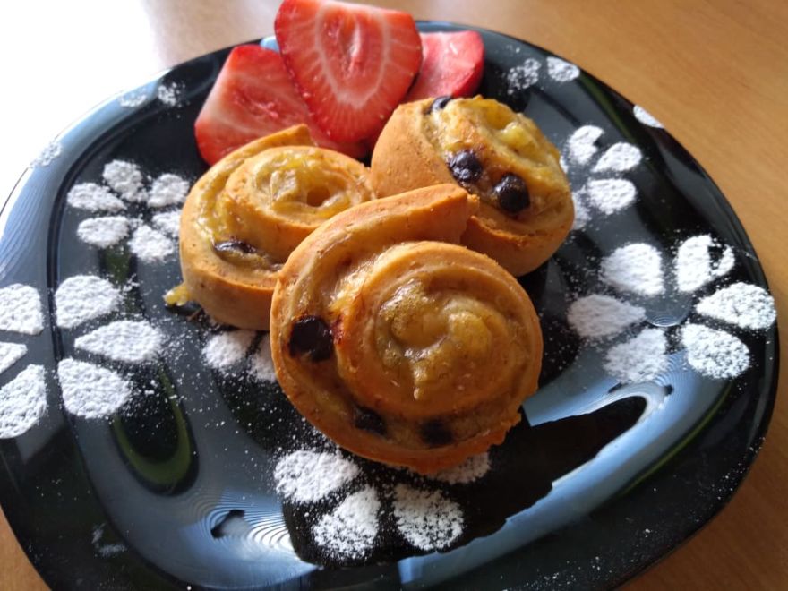 Bezlepkové šneci s pudinkem a banánem