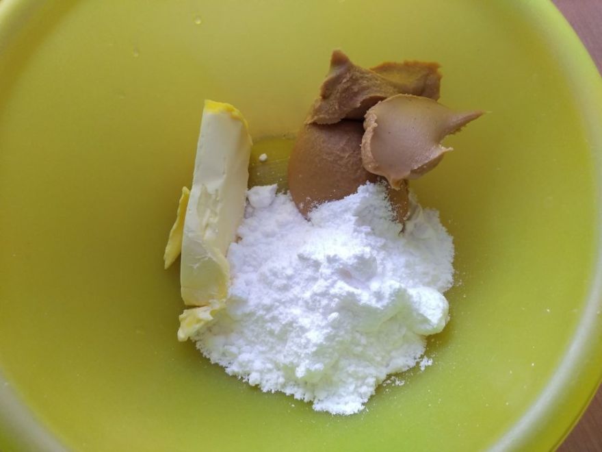 Cupcakes with peanut cream