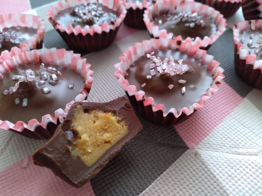 Cupcakes with peanut cream