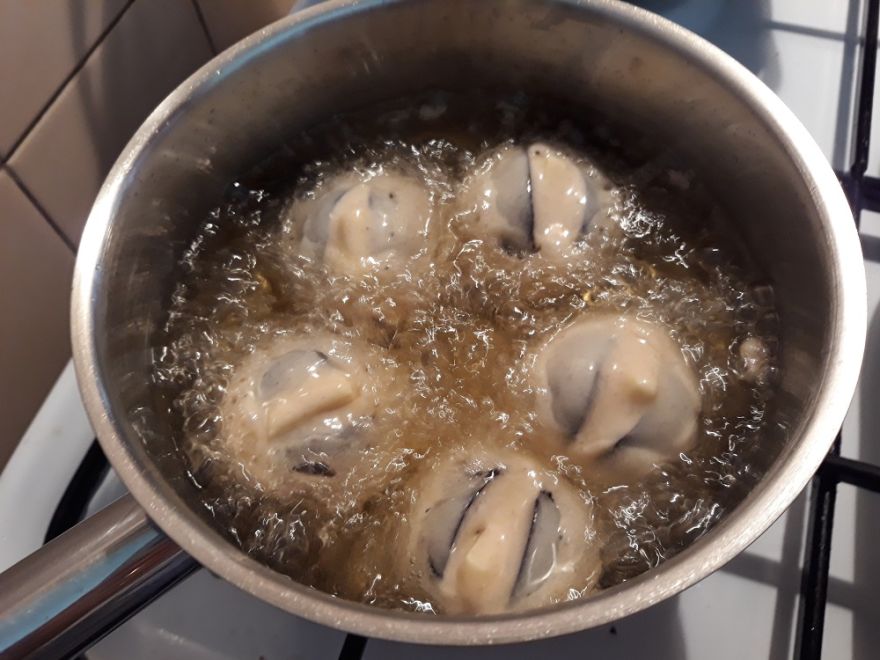 Švestky v bezlepkovém skořicovém těstě