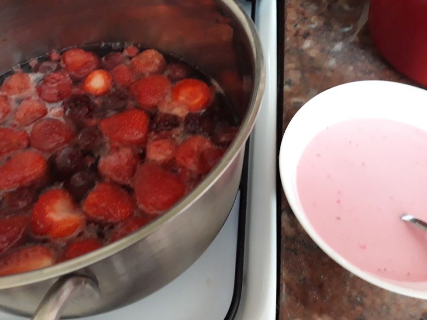 Bezlepkové čokoládové kocky s kúskami jahôd