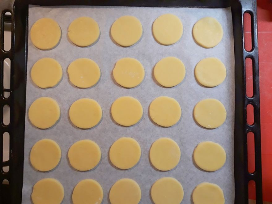 Gluten-free walnut hunting buttons