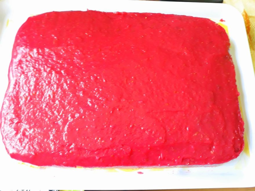 Bezlepkové jahodové řezy se šlehačkou