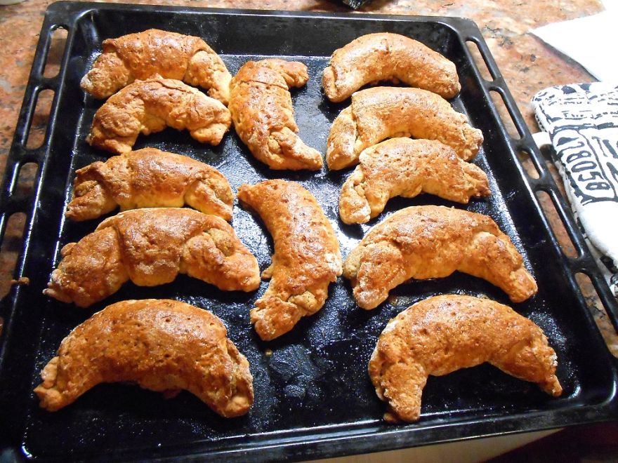 Bezlepkové orechové rožky