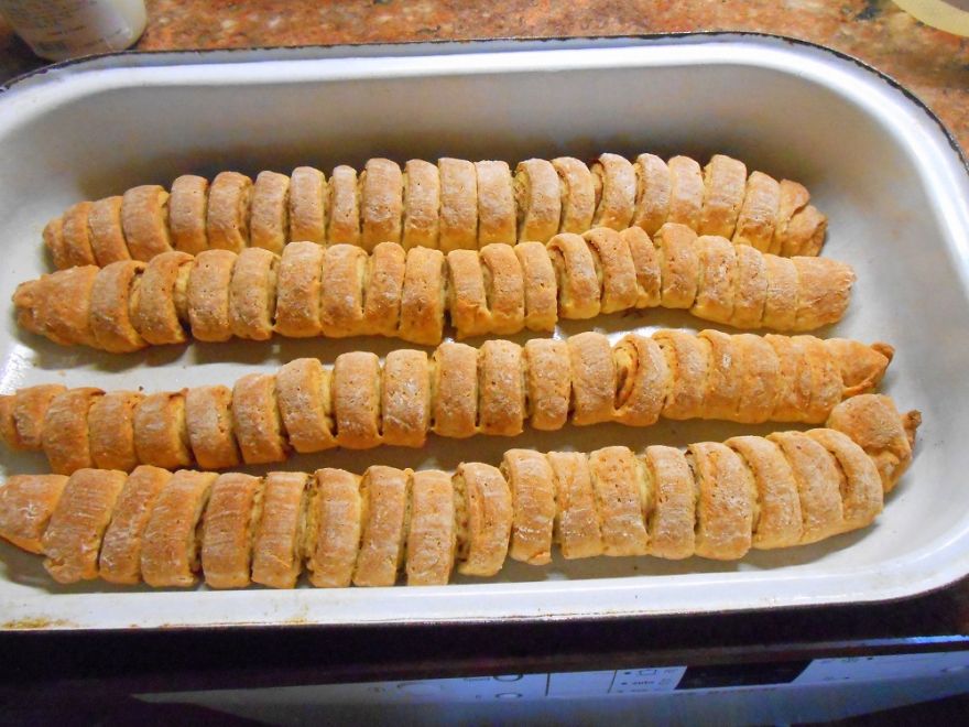 Gluten-free ducat buns with cinnamon sugar