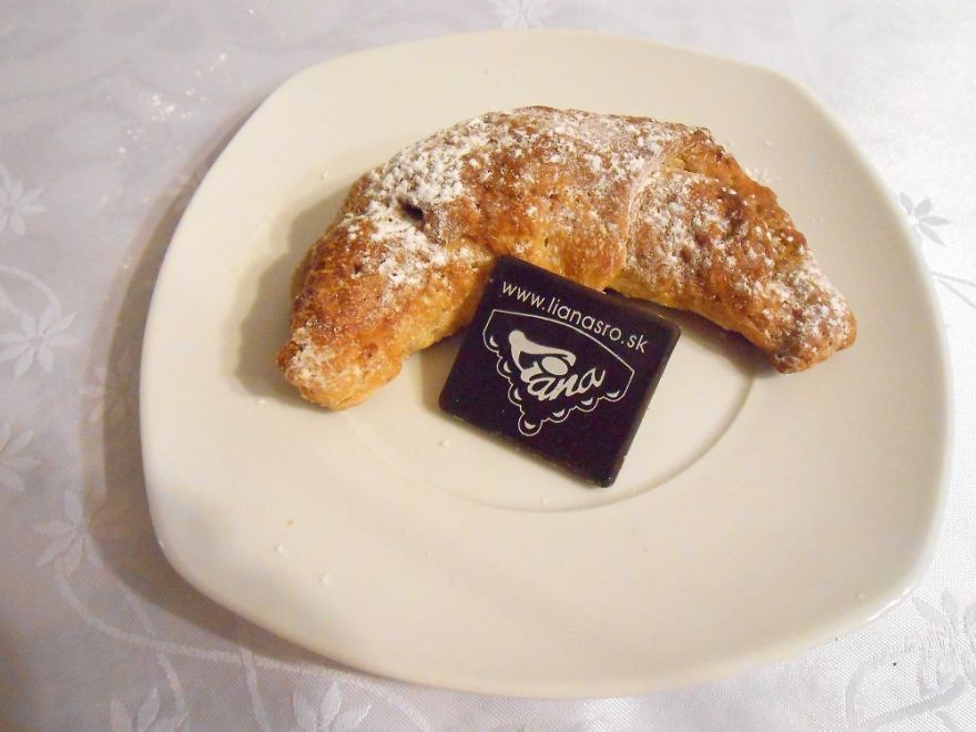 Bezlepkové orechové rožky