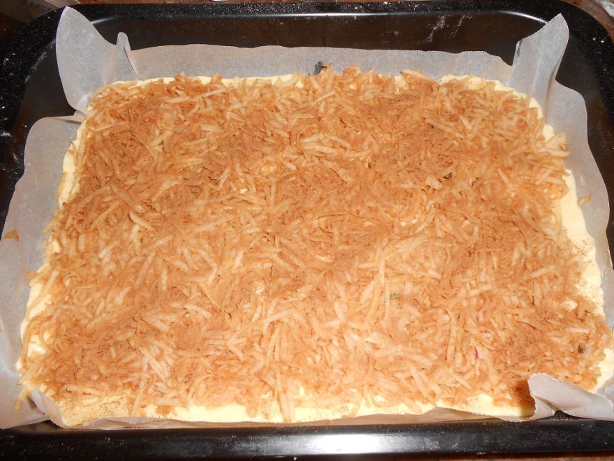 Glutenfreier geriebener Apfel oder Käsekuchen