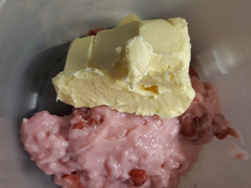 Gluten-free strawberry cut