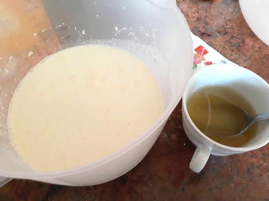 Bezlepkové jahodové řezy se šlehačkou