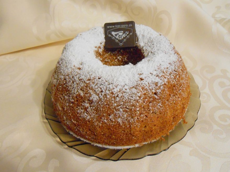 Bezlepková karamelová bábovka