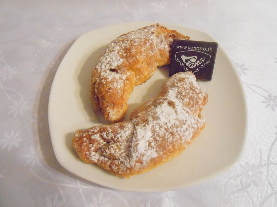 Bezlepkové orechové rožky