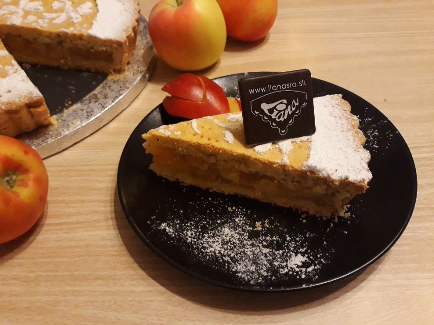 Bezlepkový jablečně - pudinkový zákusek