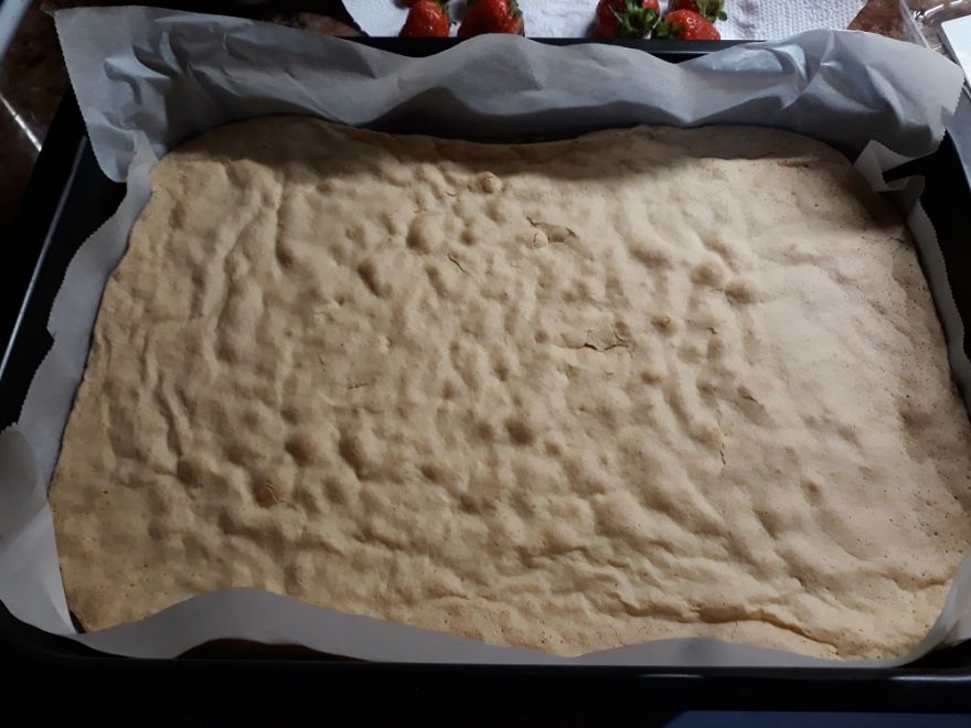 Gluten-free strawberry cut