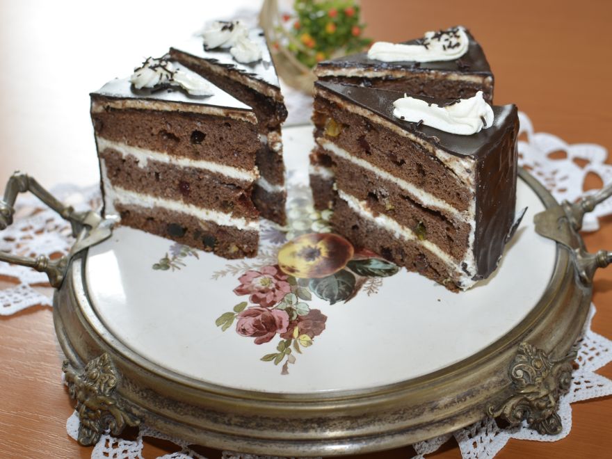 Piernik z kremem migdałowym