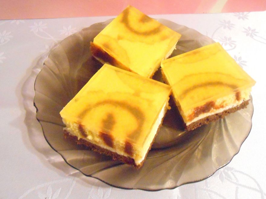 Bezlepkový želatínový koláč s roládou