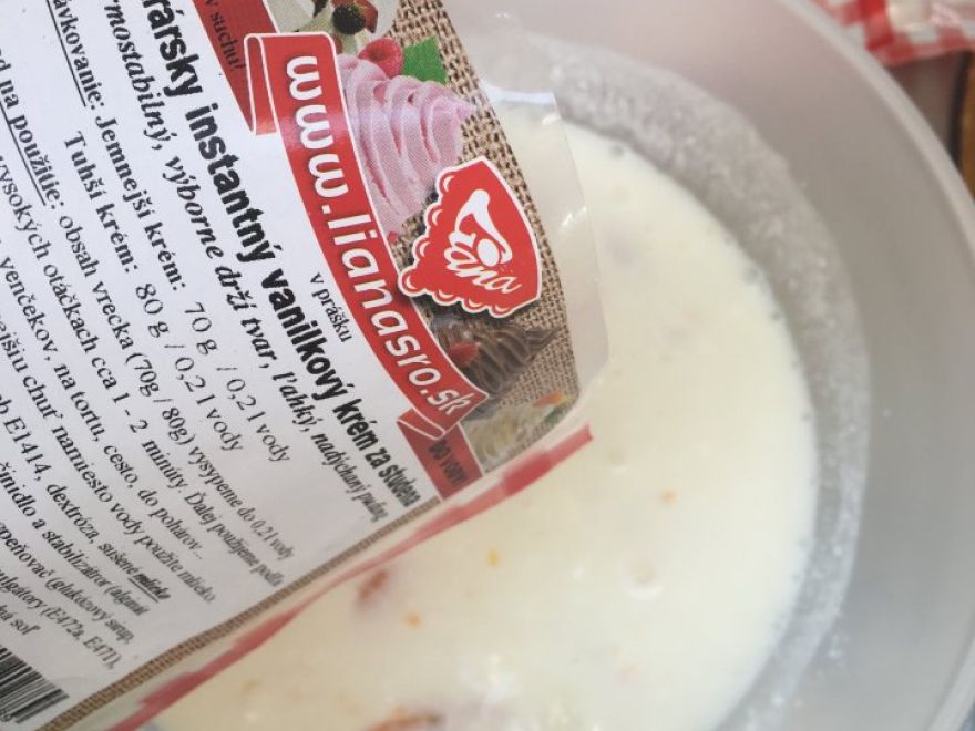 Rázott torta gyümölccsel