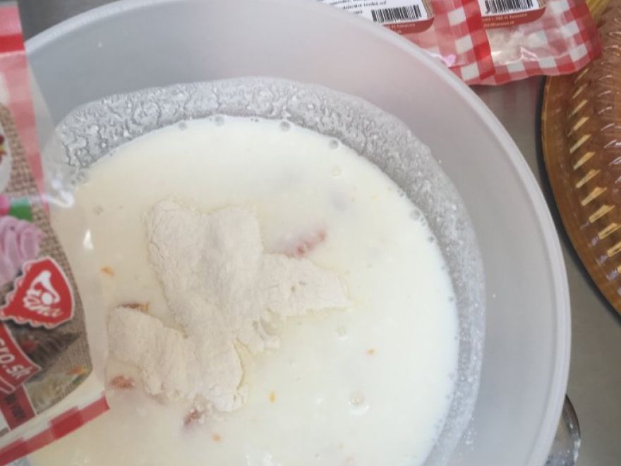 Rázott torta gyümölccsel