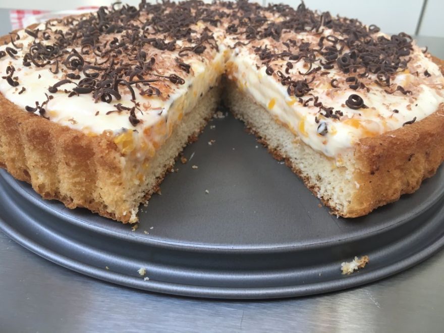 Rázott torta gyümölccsel