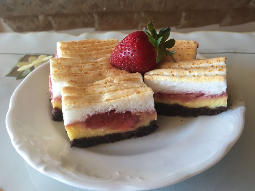 Bezlepkový jahodovo-tvarohový zákusek