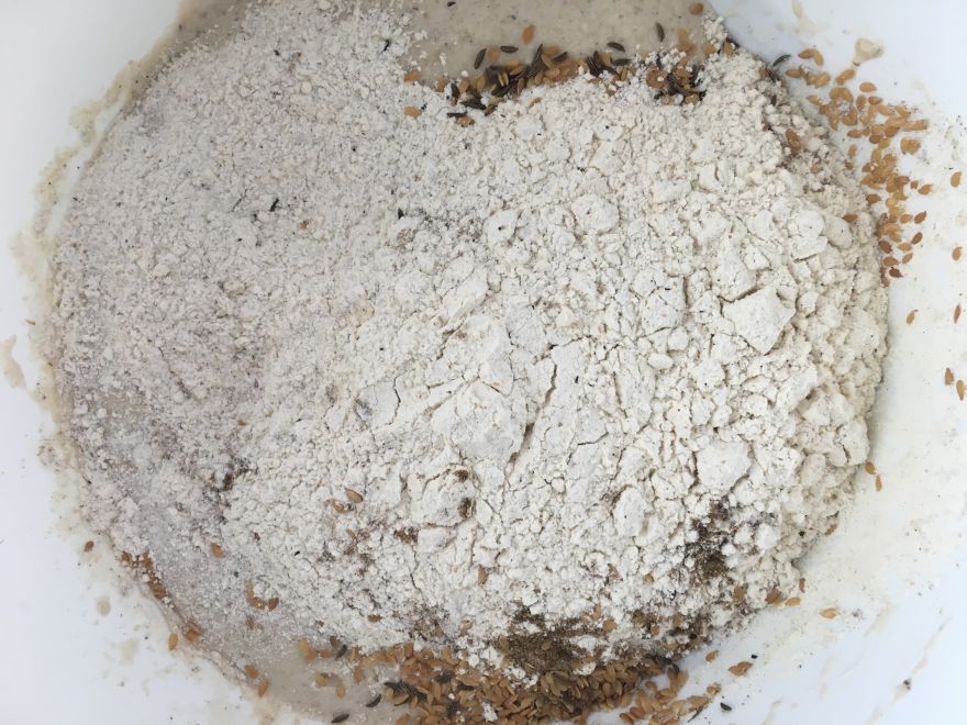 Glutenfreies Sauerteig-Schwarzbrot aus der Form