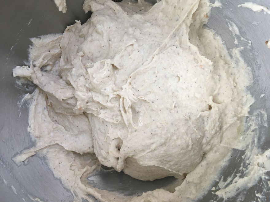 Glutenfreies Sauerteig-Schwarzbrot aus der Form