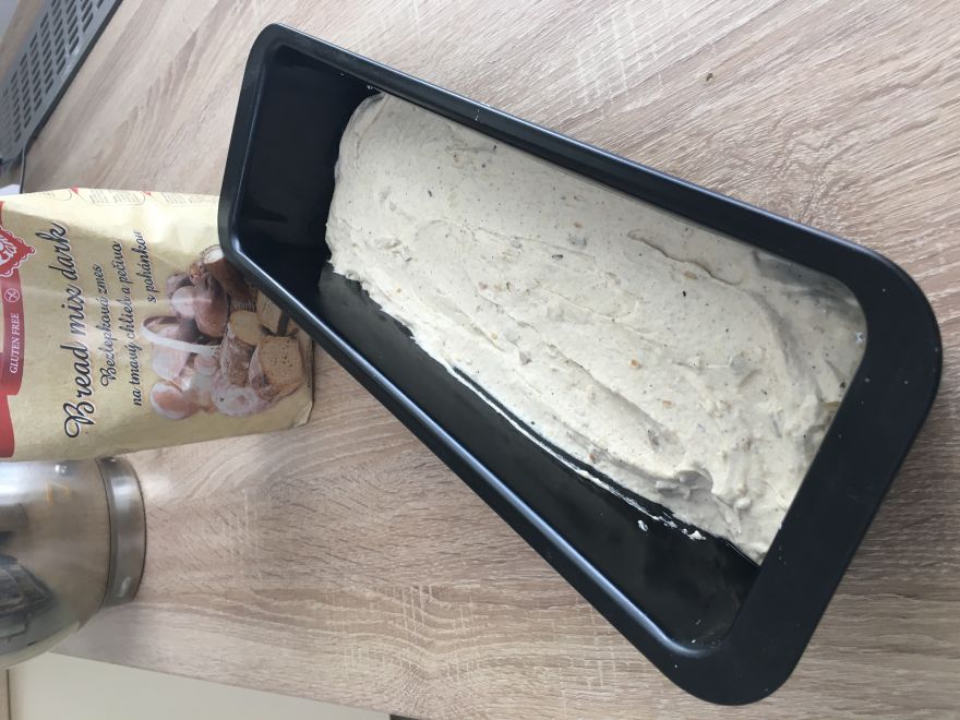 Glutenfreies Sauerteig-Schwarzbrot aus der Form