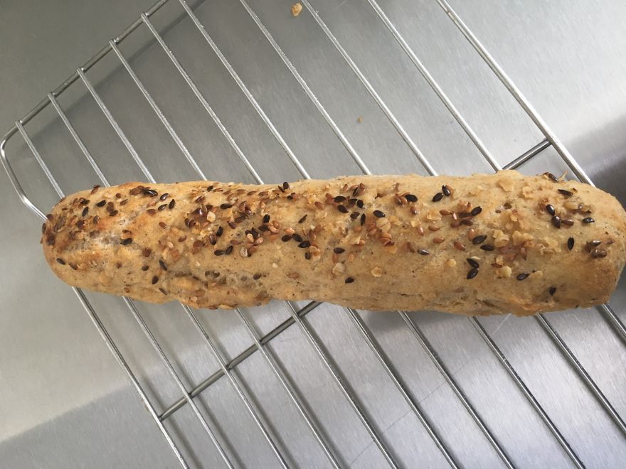 Bezlepkové kváskové tmavé bagety