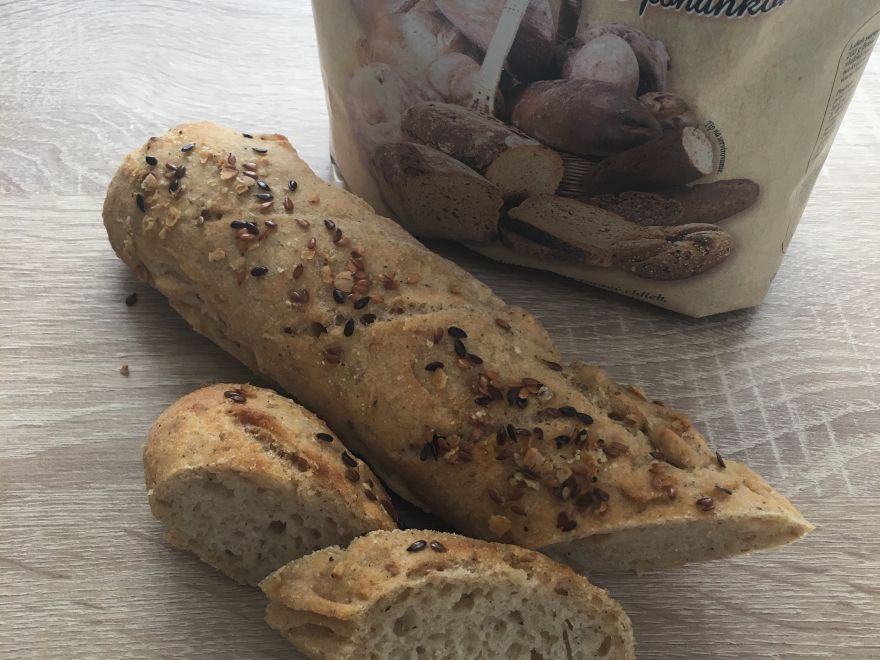 Bezlepkové kváskové tmavé bagety