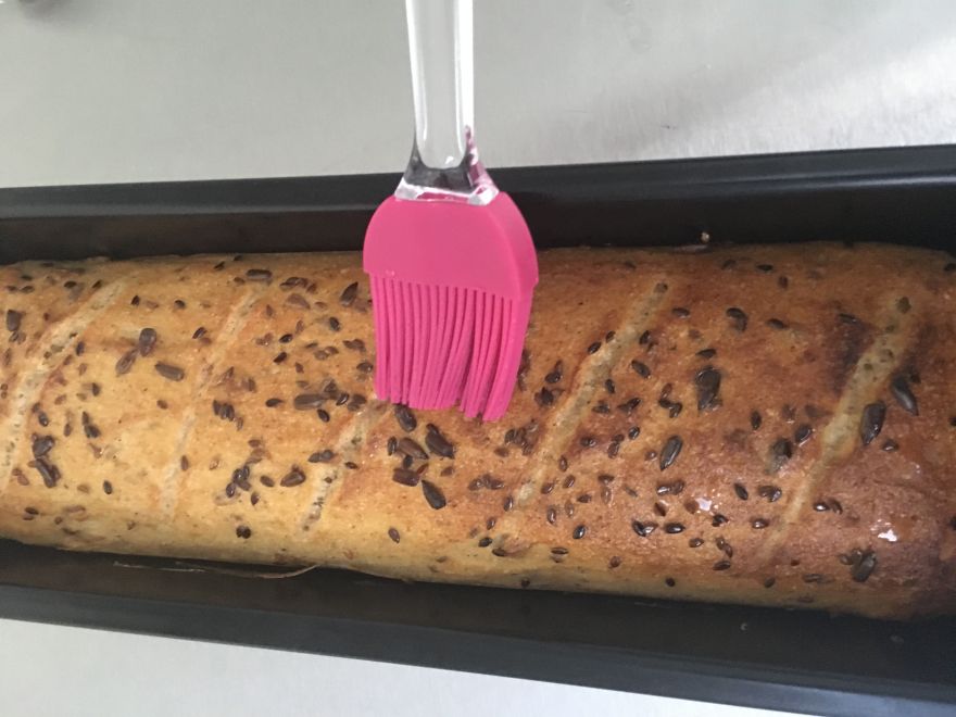 Glutenfreies Sauerteig-Schwarzbrot aus der Form