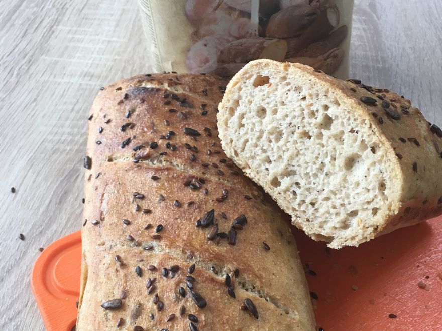 Glutenfreies Sauerteig-Schwarzbrot aus der Form