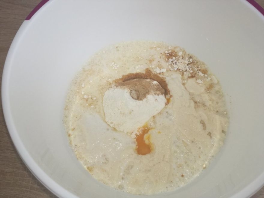 Bezlepková dvoubarevná vánočka ve formě