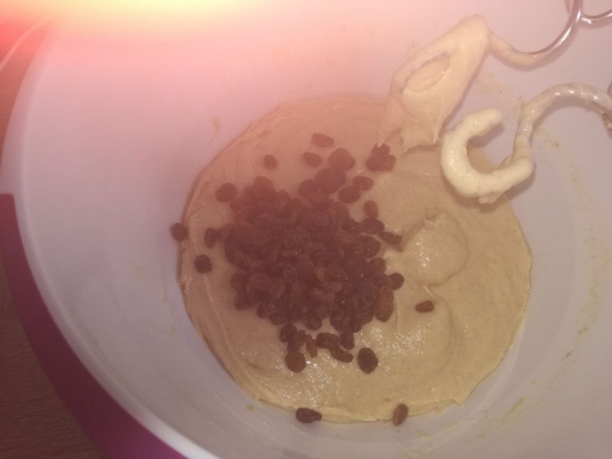 Bezlepková dvoubarevná vánočka ve formě