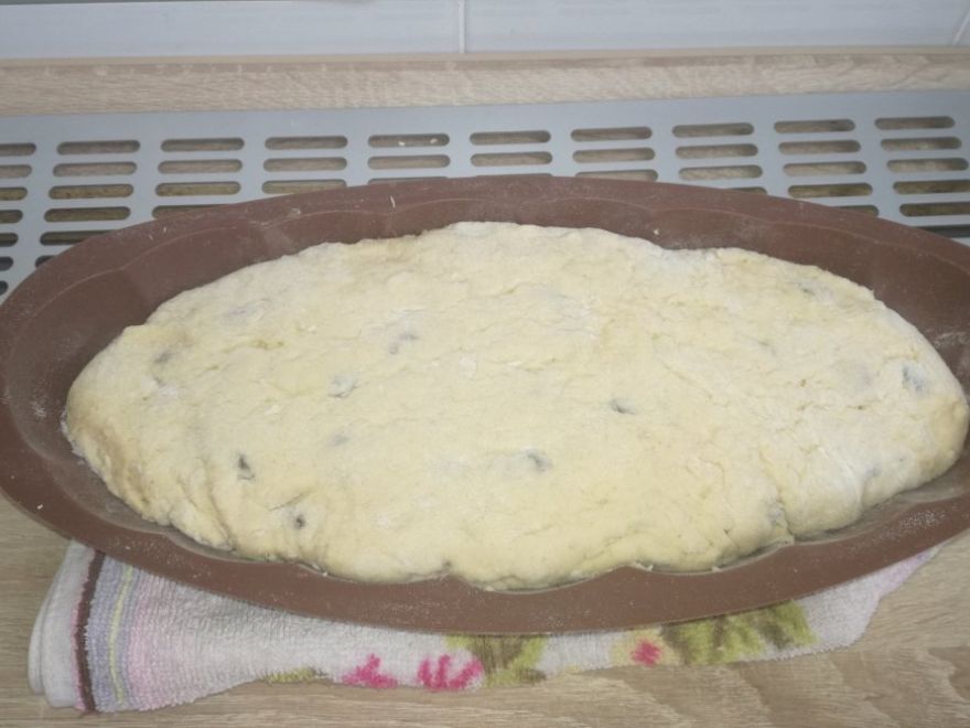 Bezlepková dvoubarevná vánočka ve formě