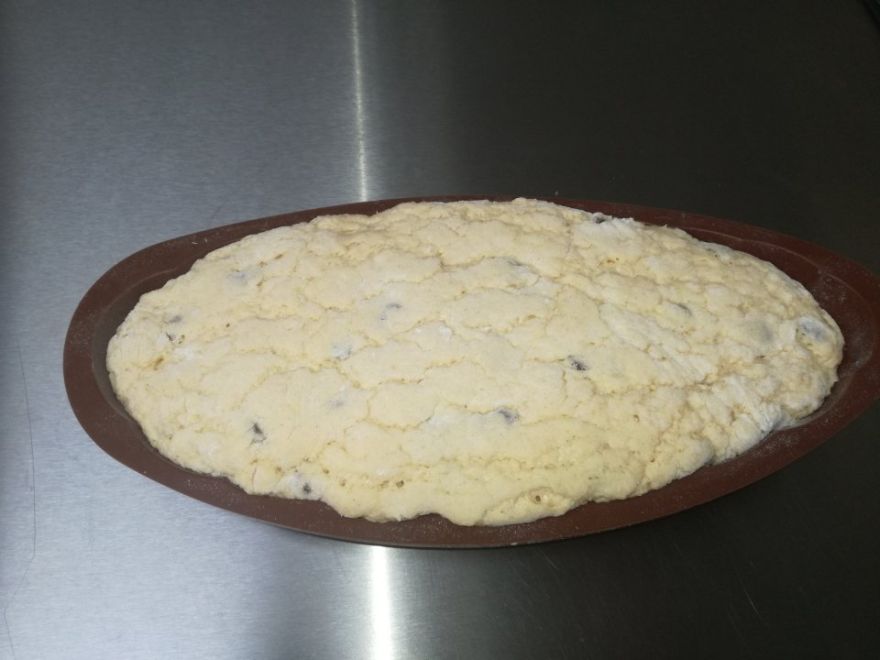 Bezlepková dvoubarevná vánočka ve formě