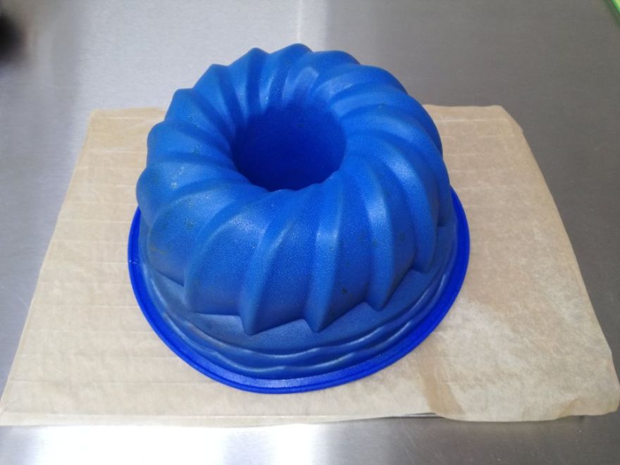 Bezlepková bábovka s kokosovými guličkami