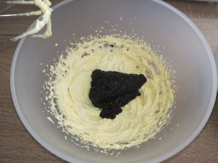 Flourless poppy seed cake