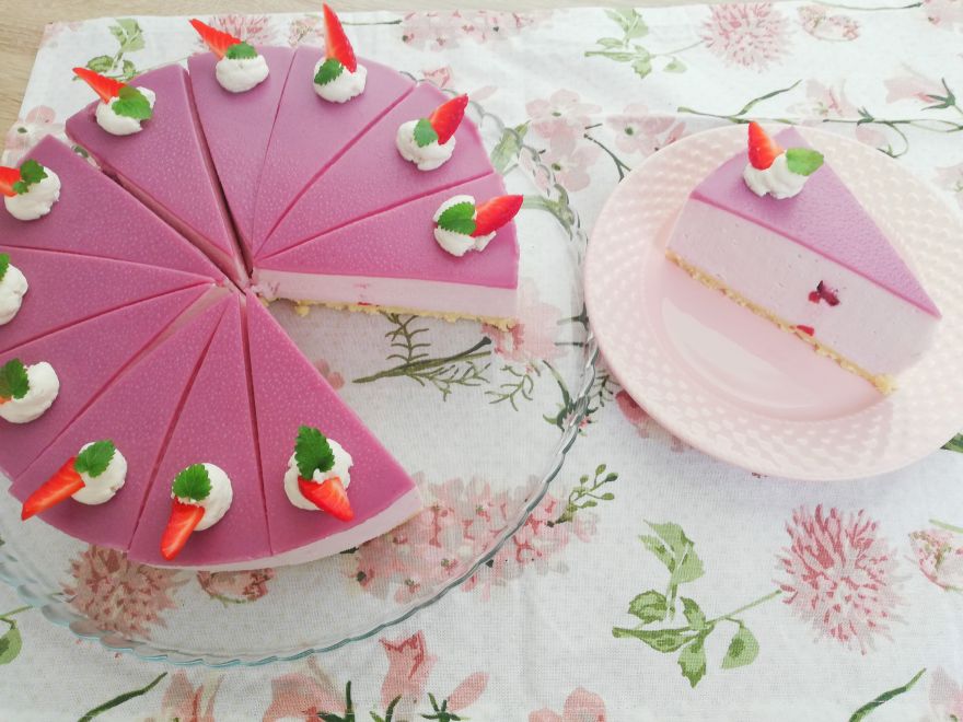 Bezlepkový višňový cheesecake