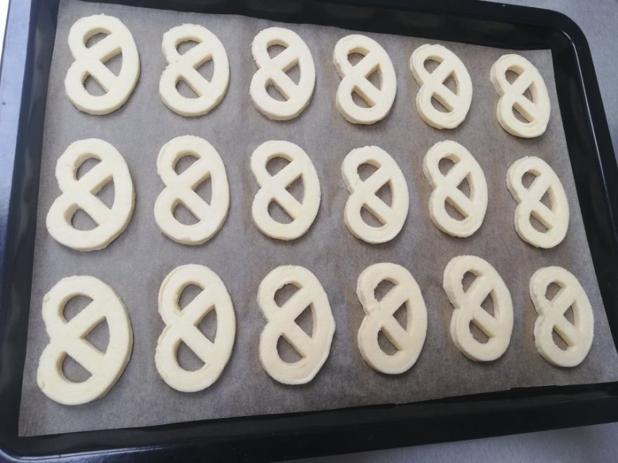 Gluten-free pretzels