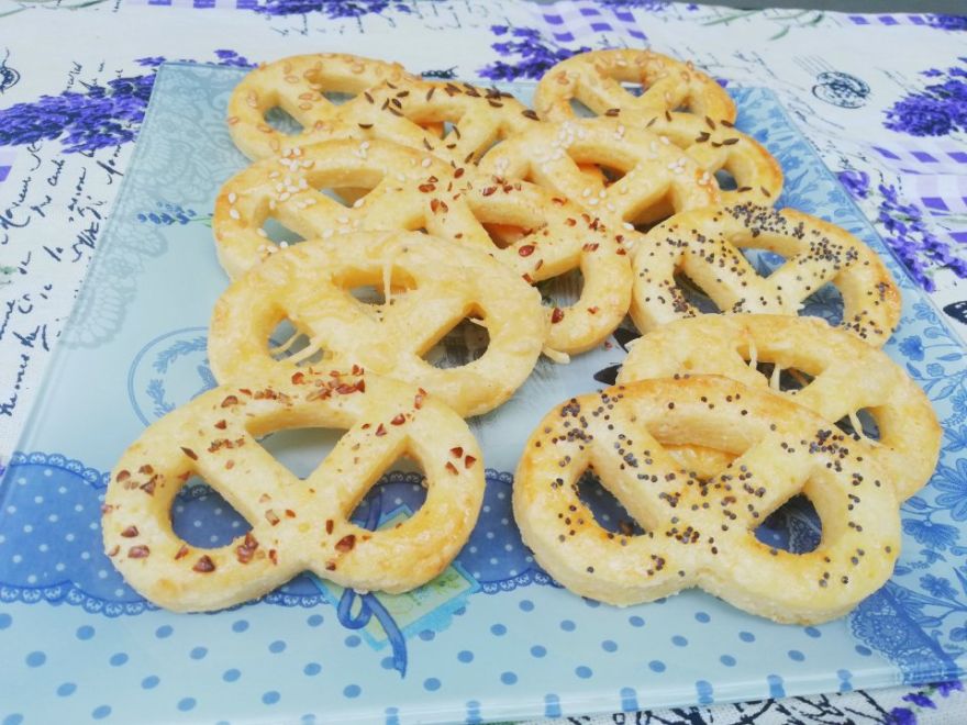 Gluten-free pretzels